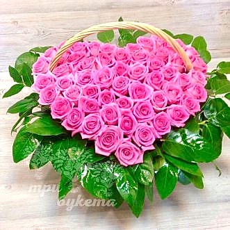 Сердце из 51 розы в корзине