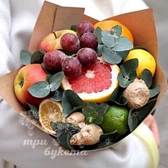 Букет из цитрусов и яблок