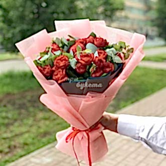Букет 11 красных куст. пионовидных роз