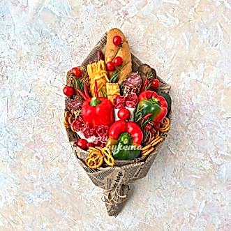 Колбасный букет с овощами и багетами